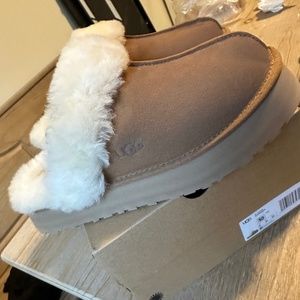 Size 10 Ugg disquette slipper